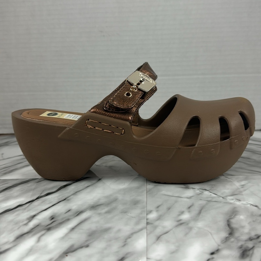 Dr Scholls Dance go play slip on clogs mules brown. Women’s size 7